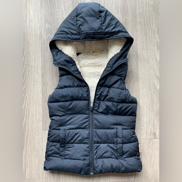 Aeropostale Jackets & Blazers - Hollister Navy Sherpa Lined Hooded Puffer Vest Size XS